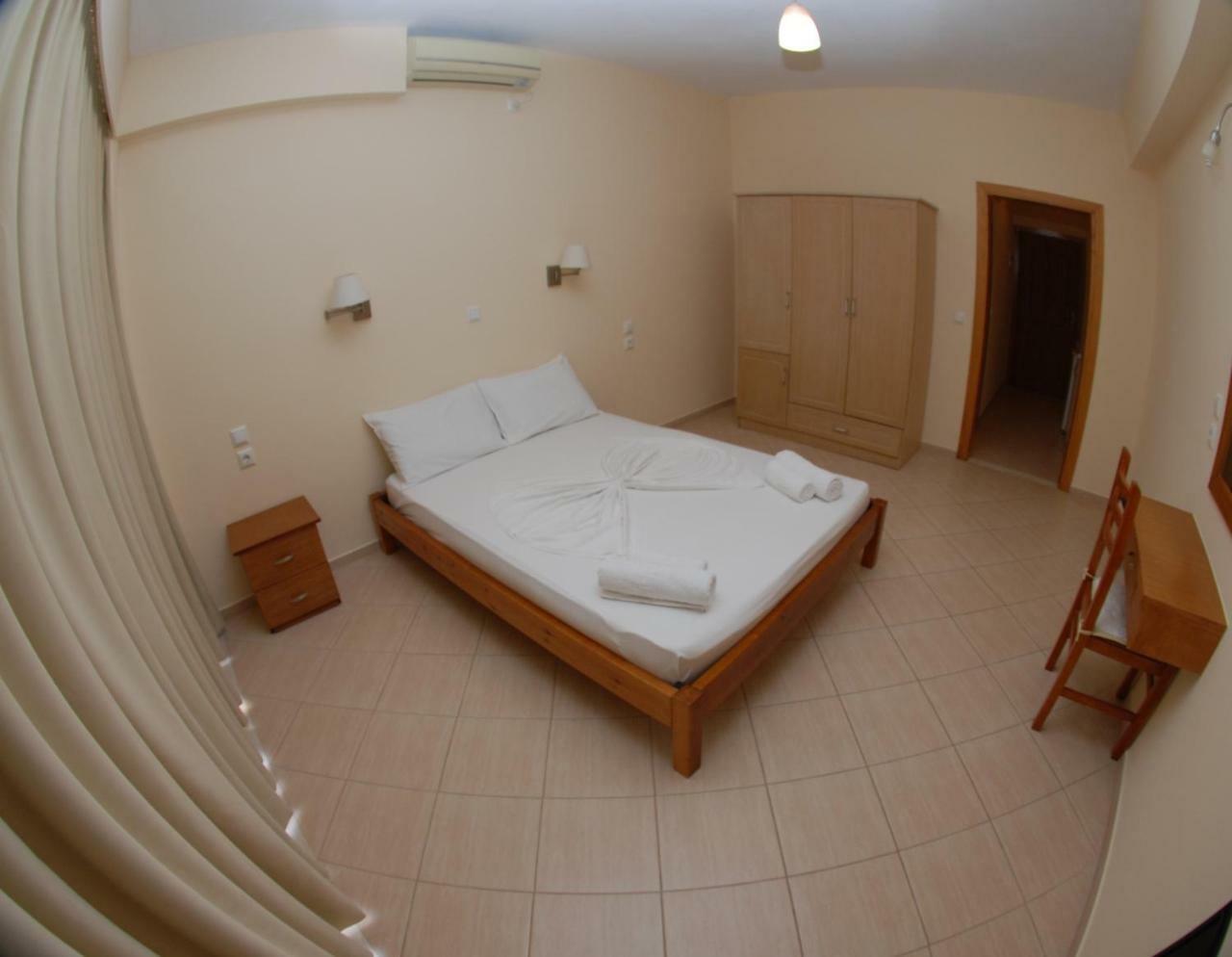 Nikos Hotel And Apartments Saranda Kültér fotó