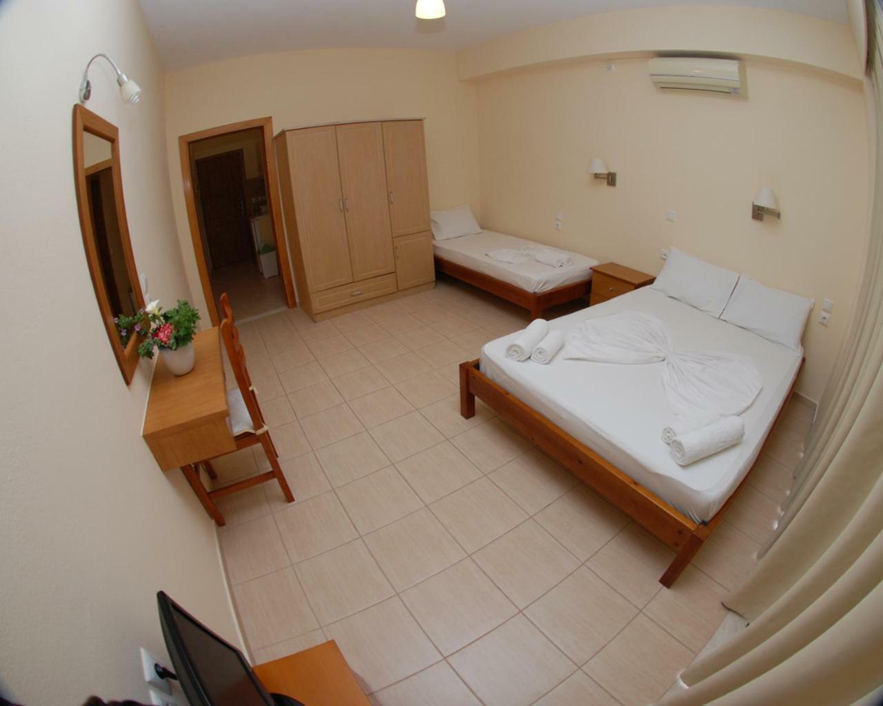 Nikos Hotel And Apartments Saranda Kültér fotó