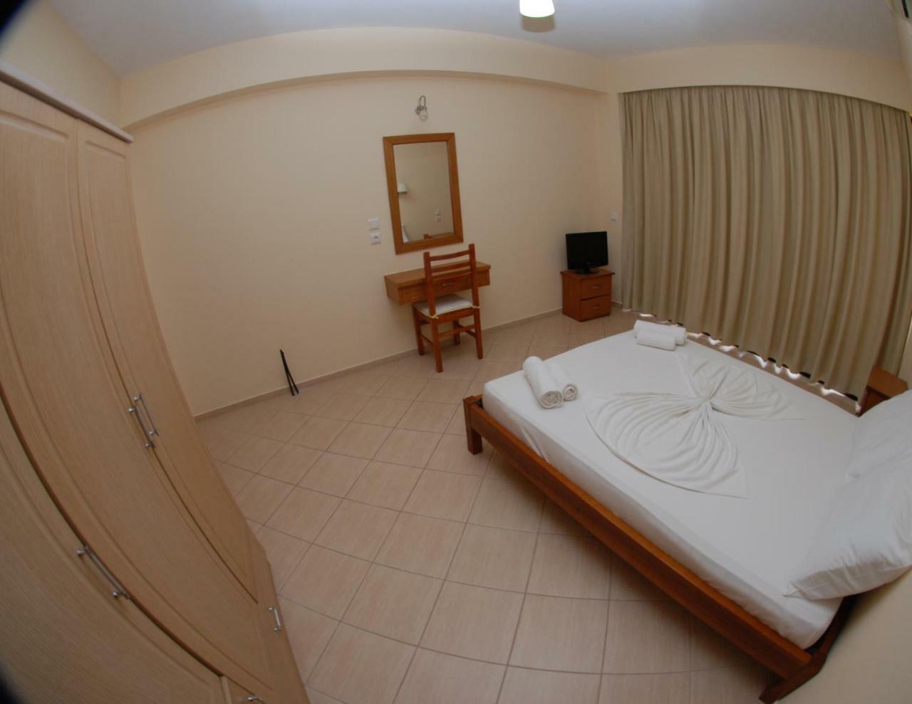 Nikos Hotel And Apartments Saranda Kültér fotó