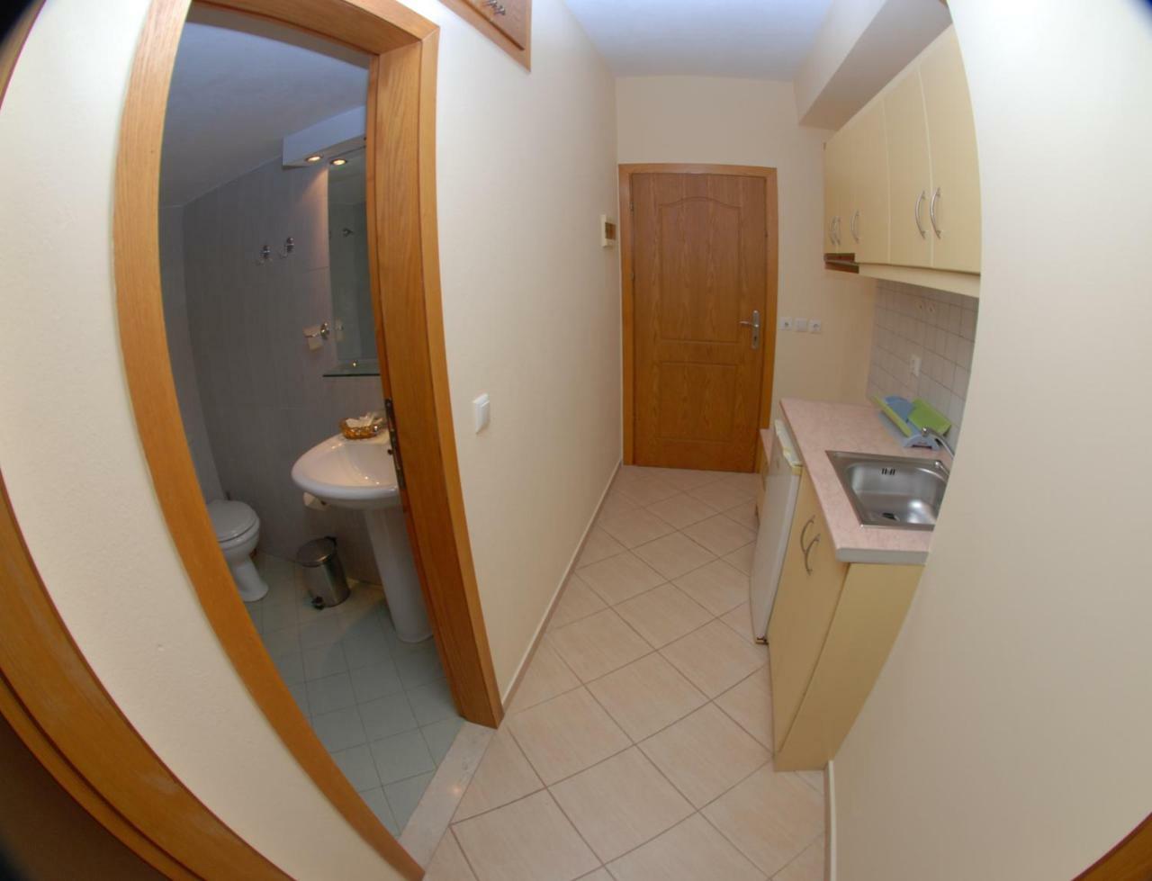 Nikos Hotel And Apartments Saranda Kültér fotó