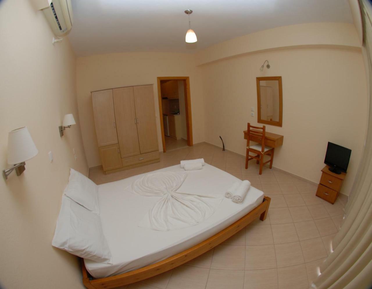 Nikos Hotel And Apartments Saranda Kültér fotó