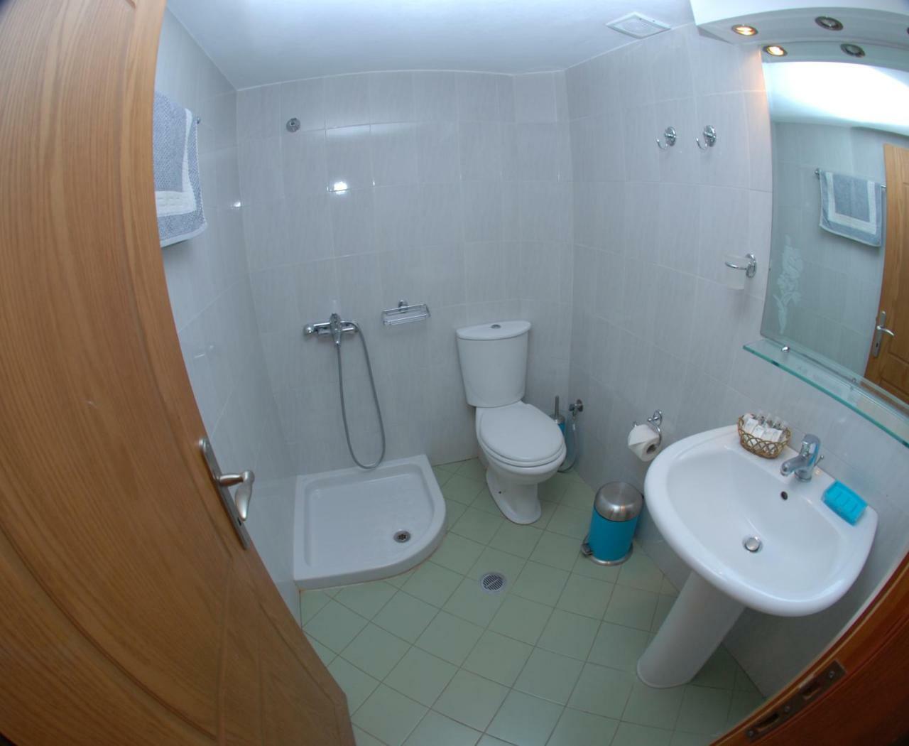 Nikos Hotel And Apartments Saranda Kültér fotó