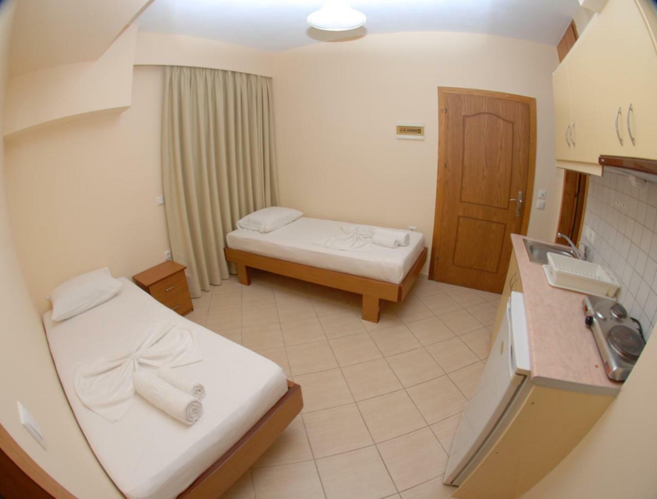 Nikos Hotel And Apartments Saranda Kültér fotó