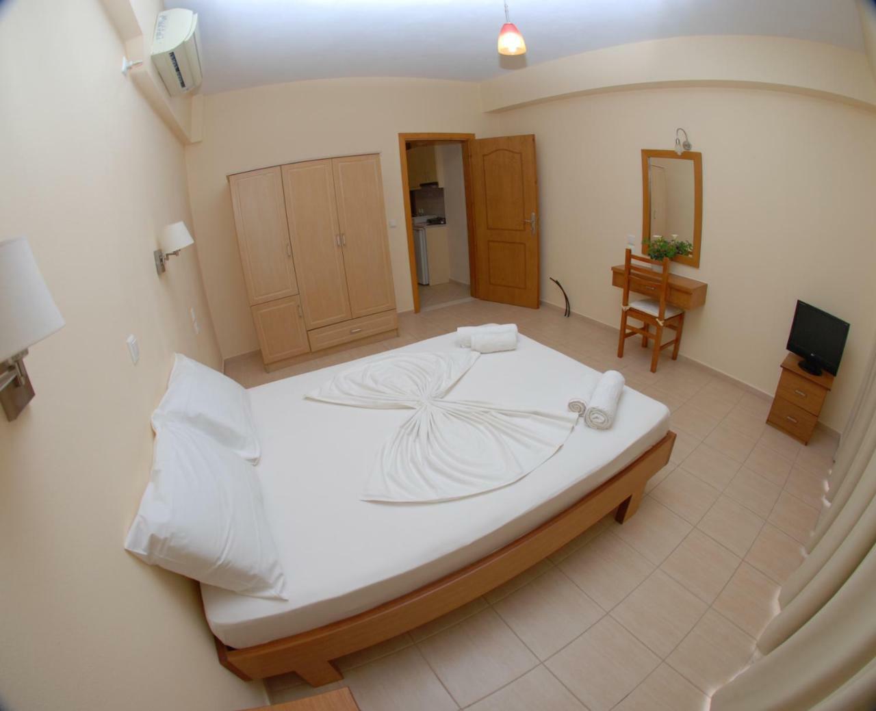 Nikos Hotel And Apartments Saranda Kültér fotó
