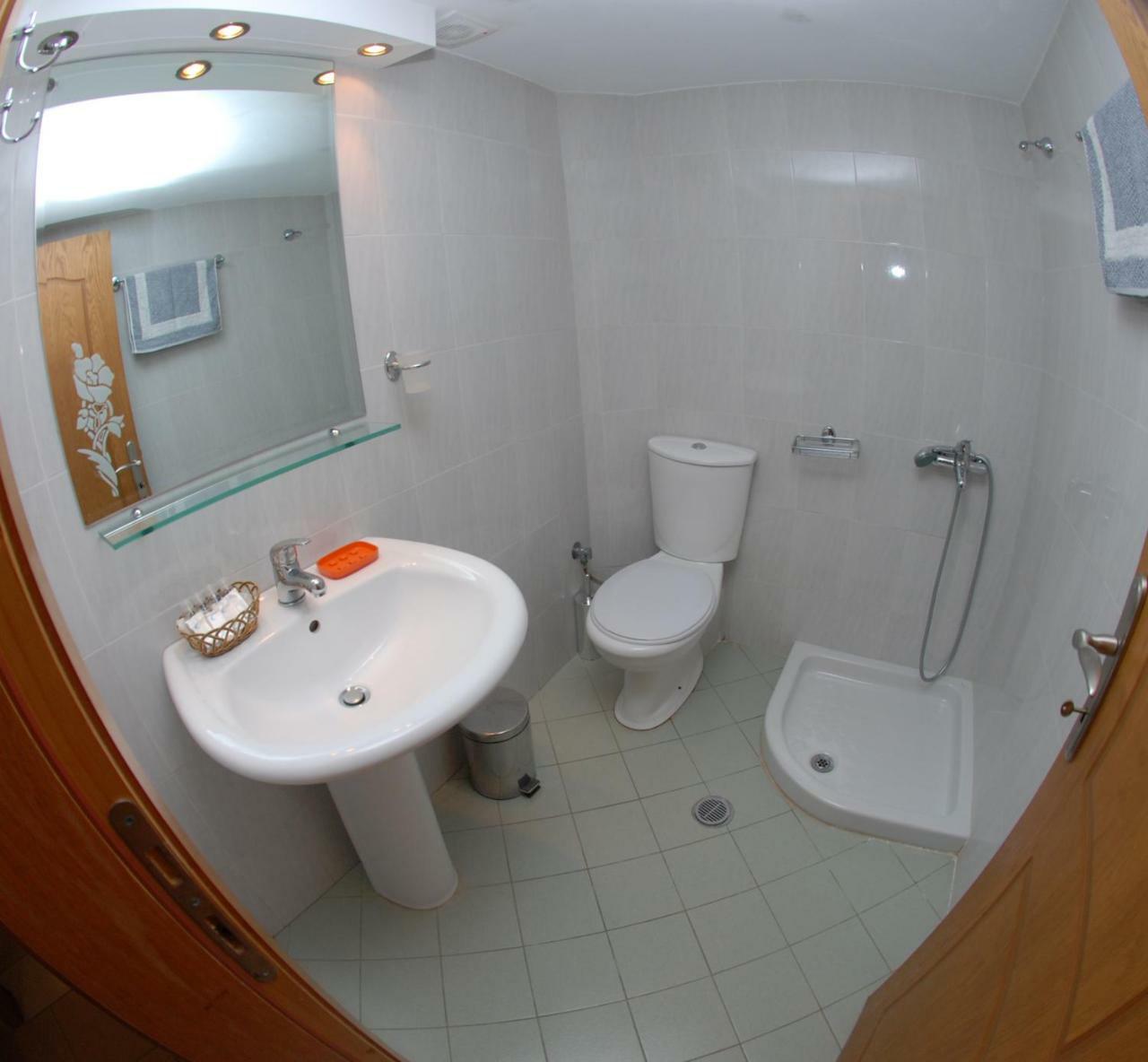 Nikos Hotel And Apartments Saranda Kültér fotó